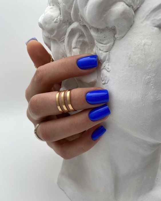 18 top idées de vernis à ongles bleu qui vont te faire craquer à coup sûr 10