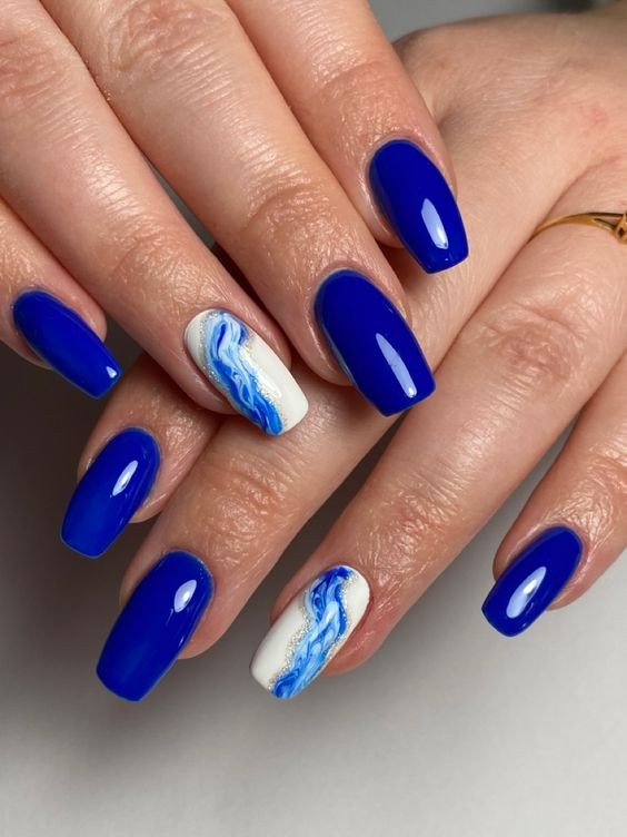 18 top idées de vernis à ongles bleu qui vont te faire craquer à coup sûr 12