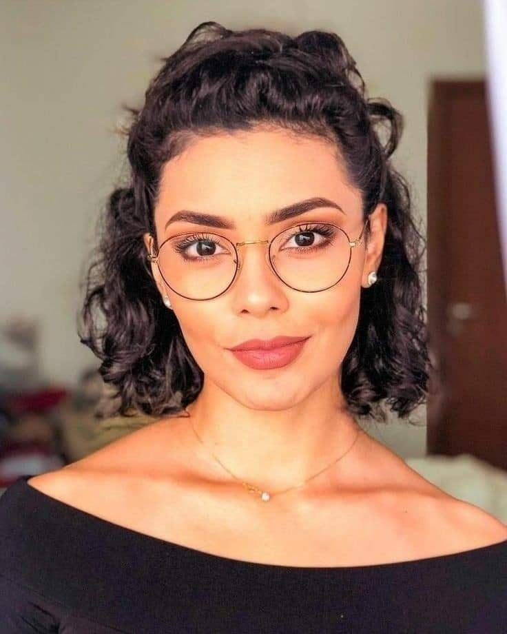 Cheveux bouclés : 30 Coupes tendances 2023 2 Cheveux bouclés : 30 Coupes tendances 2023 2
