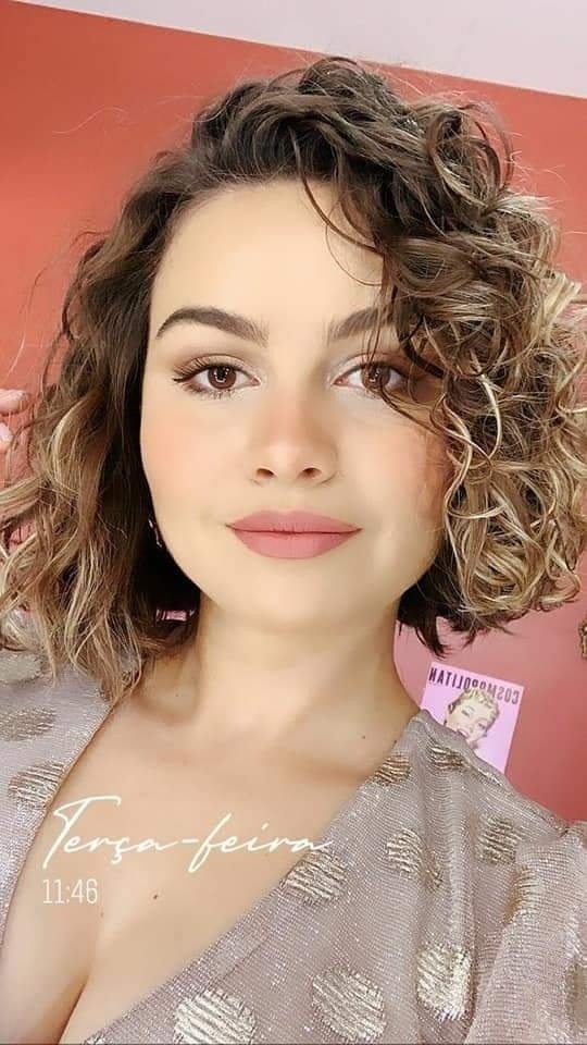 Cheveux bouclés : 30 Coupes tendances 2023 3 Cheveux bouclés : 30 Coupes tendances 2023 3