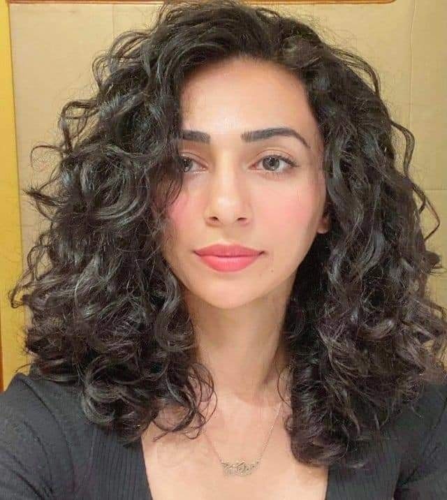 Cheveux bouclés : 30 Coupes tendances 2023 16 Cheveux bouclés : 30 Coupes tendances 2023 16