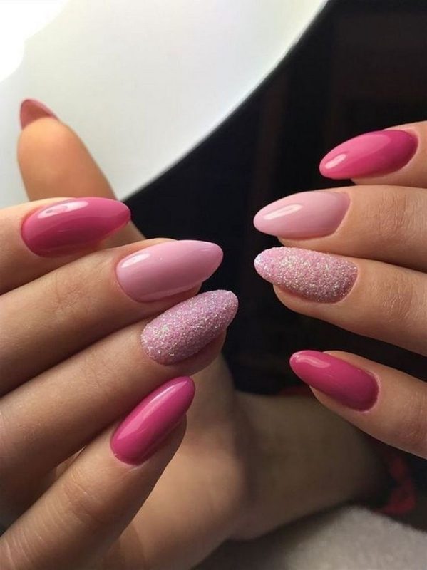 17 idées pour des ongles roses Barbie 2