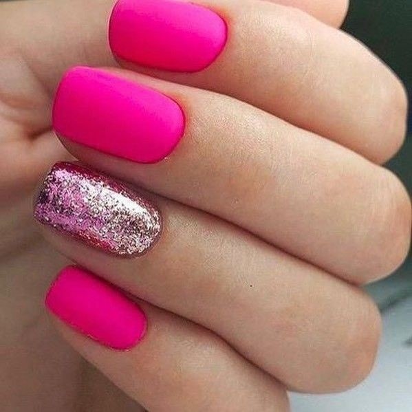 17 idées pour des ongles roses Barbie 3