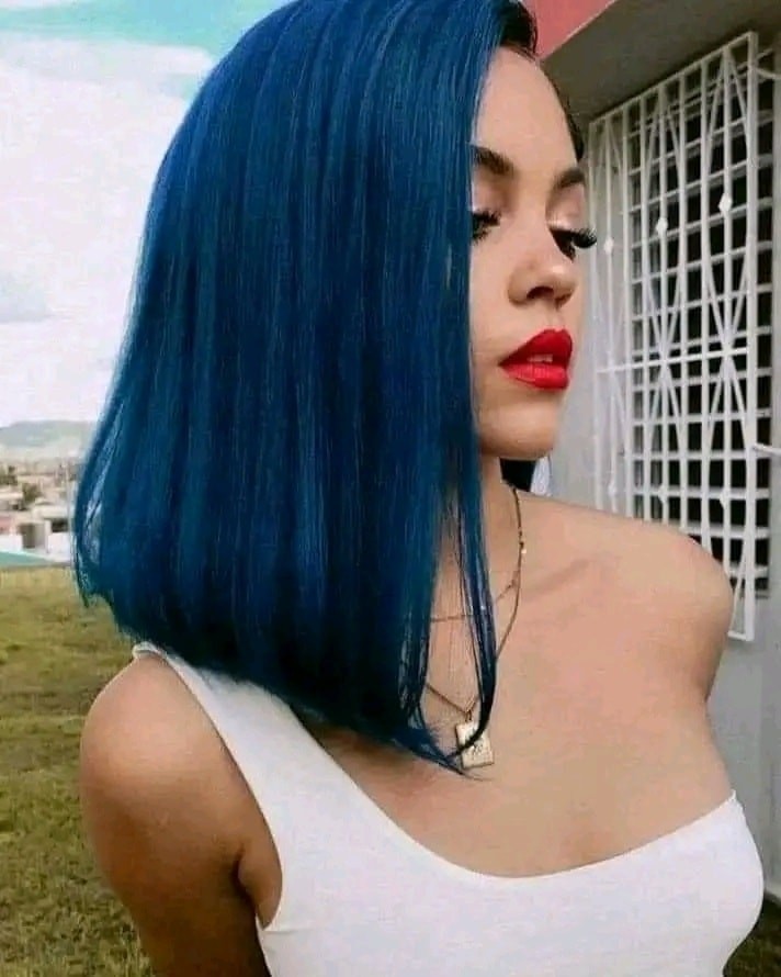 10 idées de couleurs de cheveux en bleue 1