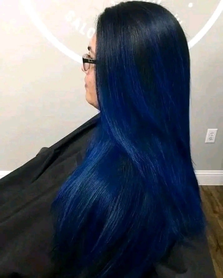10 idées de couleurs de cheveux en bleue 7