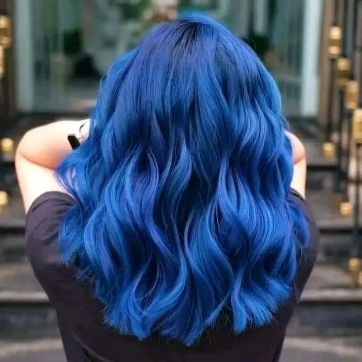 10 idées de couleurs de cheveux en bleue 9