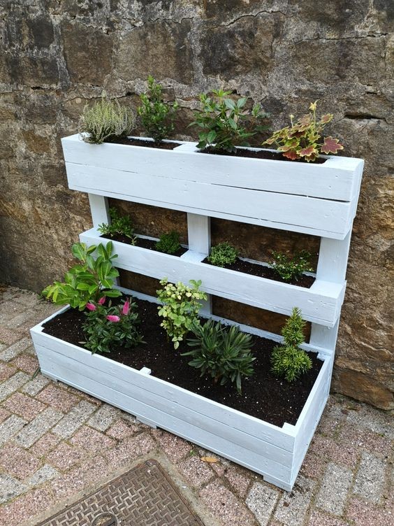 29 Jardinières en bois faciles à faire avec des palettes récupérées 1 29 Jardinières en bois faciles à faire avec des palettes récupérées 1