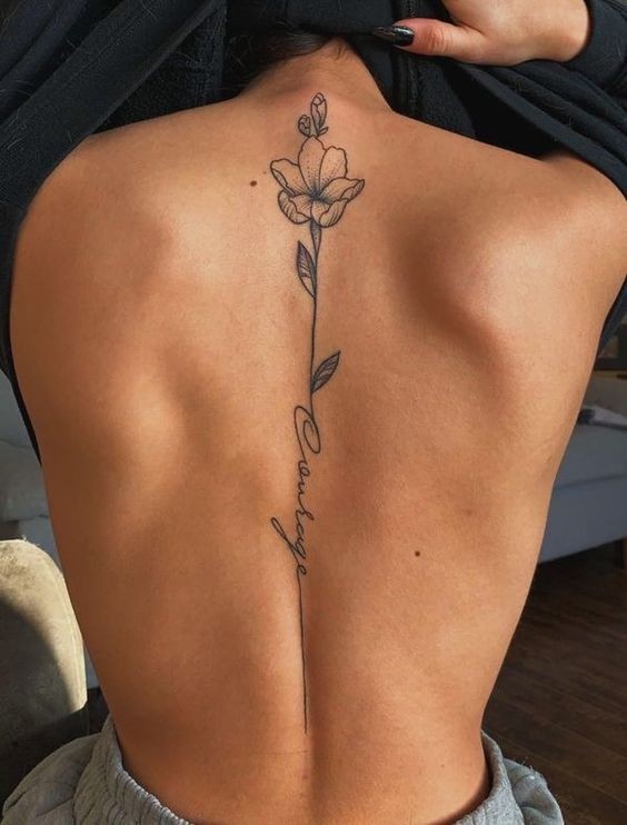 14 Tatouages minimalistes féminins pour le dos 7 14 Tatouages minimalistes féminins pour le dos 7