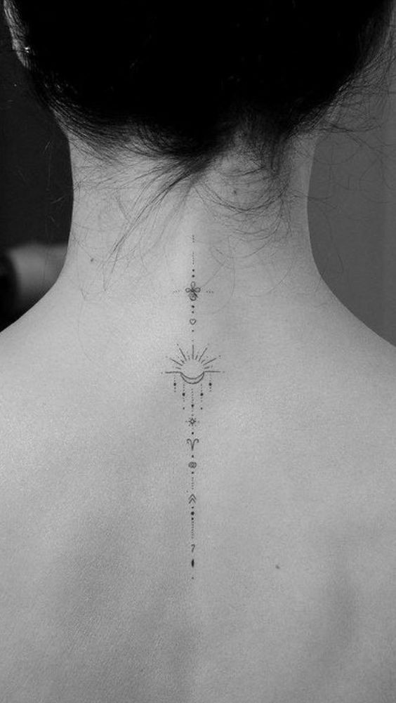 14 Tatouages minimalistes féminins pour le dos 11