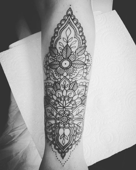 20 belles idées de tatouages manchette femme 3