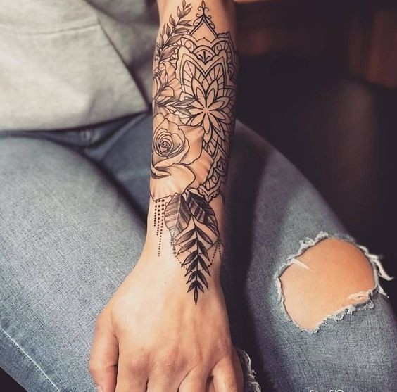 20 belles idées de tatouages manchette femme 18