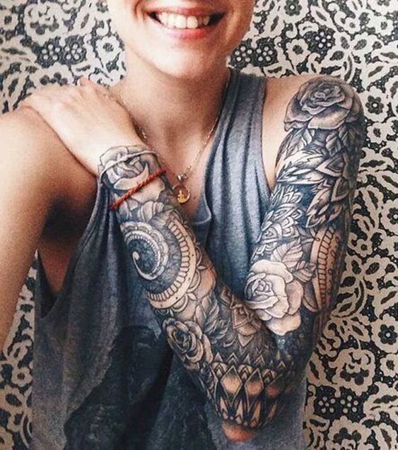 20 belles idées de tatouages manchette femme 19