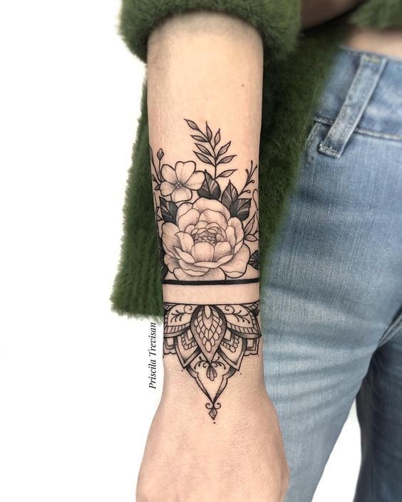 20 belles idées de tatouages manchette femme 4