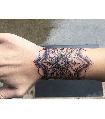 20 belles idées de tatouages manchette femme 14