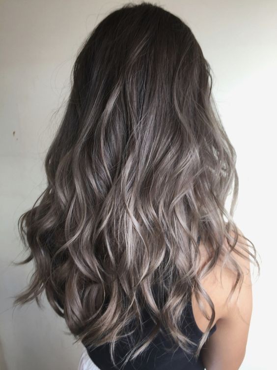 15 idées de cheveux bruns cendrés pour actualiser votre style 13