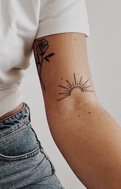 15 Tatouages minimalistes soleil à adopter absolument ! 13
