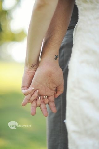 17 Petits Tatouages Discrets à Partager en Couple 33