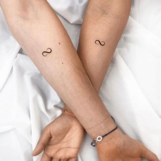 17 Petits Tatouages Discrets à Partager en Couple 1