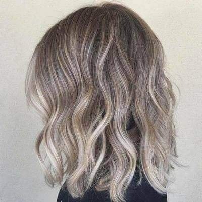 18 idées de couleurs de cheveux blonds cendres 17