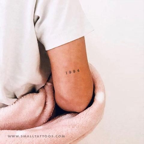 18 idées de tatouages date de naissance 14