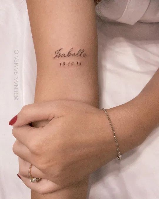 18 idées de tatouages date de naissance 17