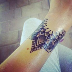 19 belles idées de tatouages mandala pour femme 2
