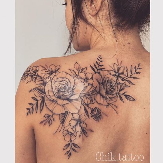 20 idées de tatouage fleurs sur l'épaule (et la signification) 10 20 idées de tatouage fleurs sur l'épaule (et la signification) 10