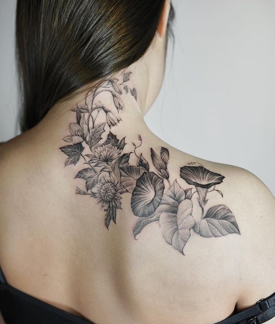 20 idées de tatouage fleurs sur l'épaule (et la signification) 25
