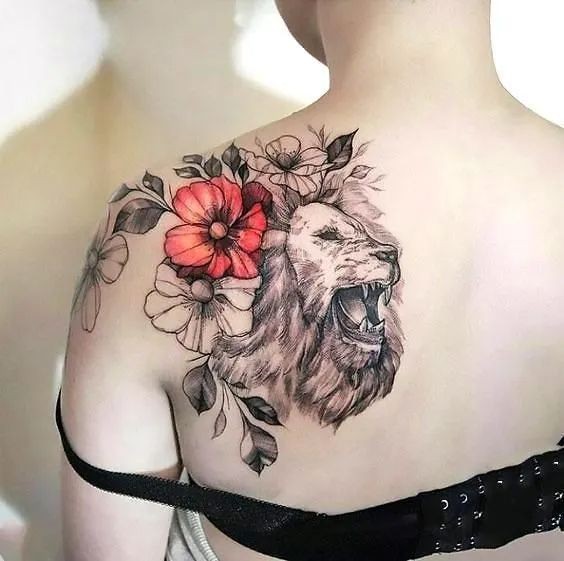 20 idées de tatouage fleurs sur l'épaule (et la signification) 29