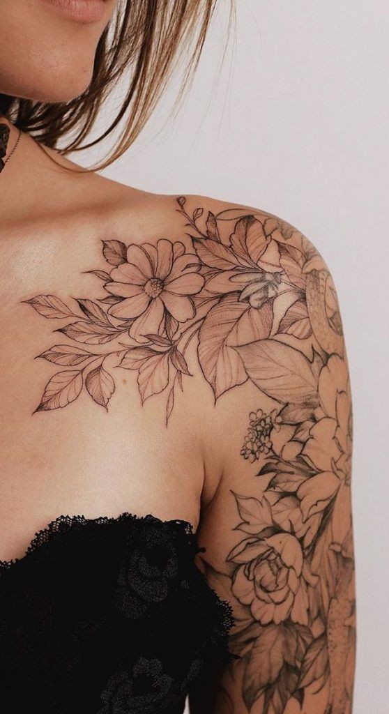 20 idées de tatouage fleurs sur l'épaule (et la signification) 30