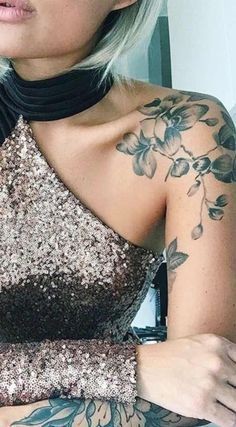20 idées de tatouage fleurs sur l'épaule (et la signification) 8