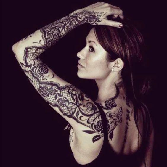 25 tatouages dentelle femme sur le bras 22