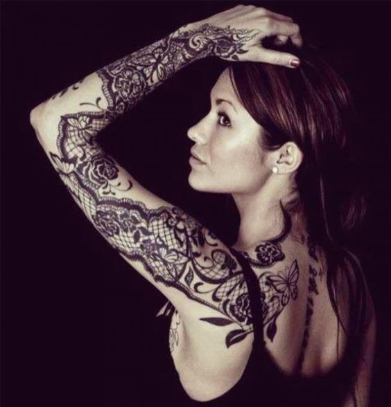25 tatouages dentelle femme sur le bras 6