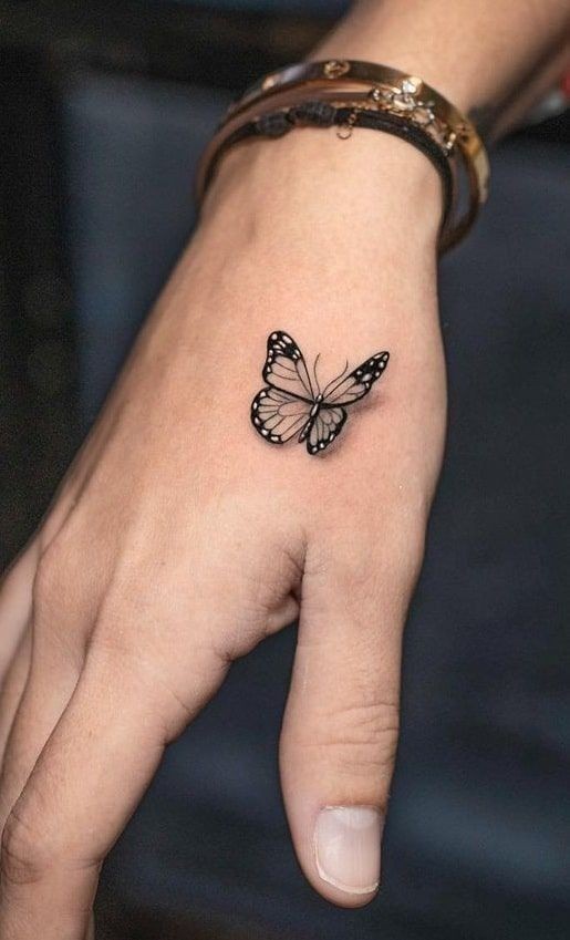 29 top idées de tatouage papillon pour femme 15