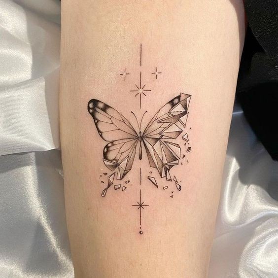 29 top idées de tatouage papillon pour femme 21
