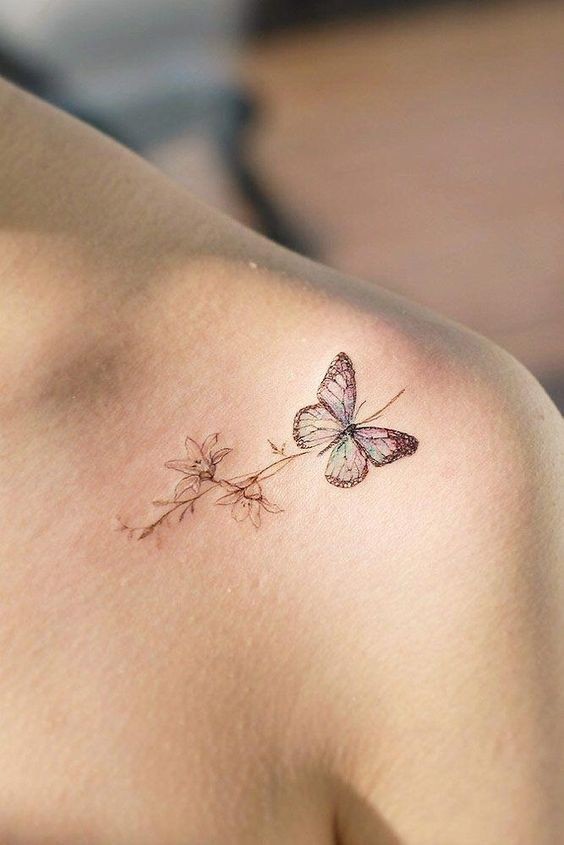 29 top idées de tatouage papillon pour femme 23