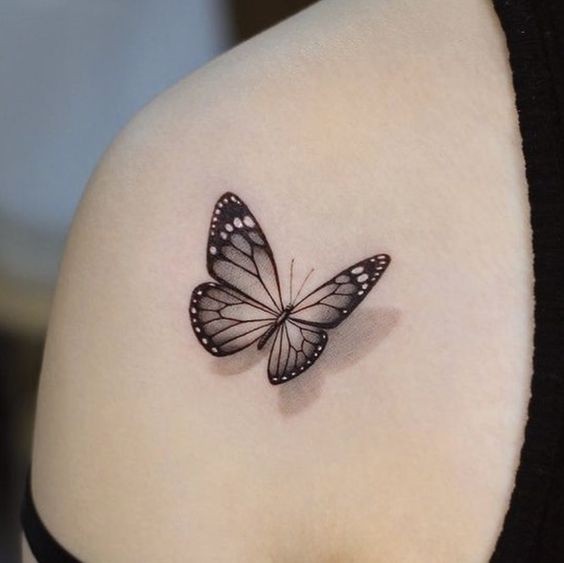 29 top idées de tatouage papillon pour femme 28