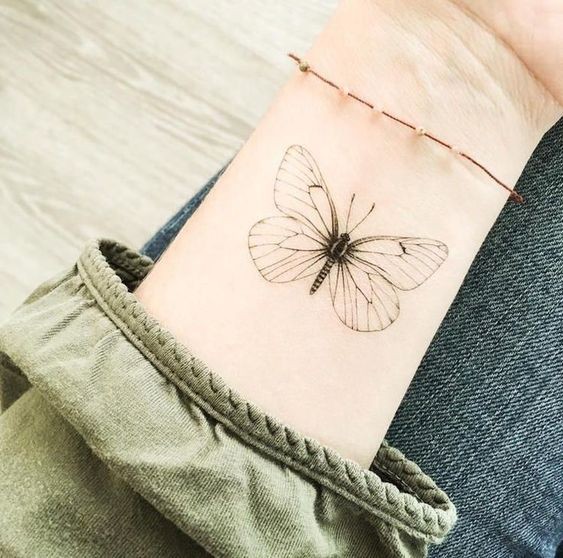 29 top idées de tatouage papillon pour femme 1