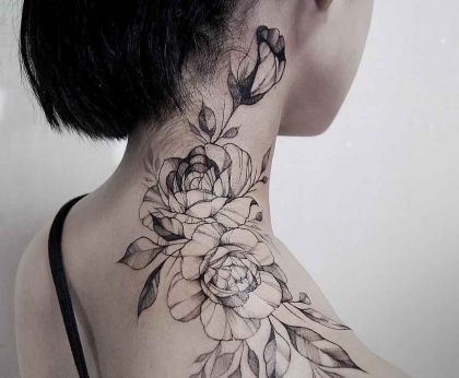 20 idées de tatouage fleurs sur l'épaule (et la signification) 3 20 idées de tatouage fleurs sur l'épaule (et la signification) 3