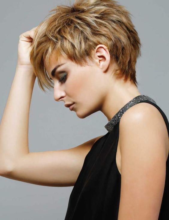 Coupe De Cheveux Courte Dégradé