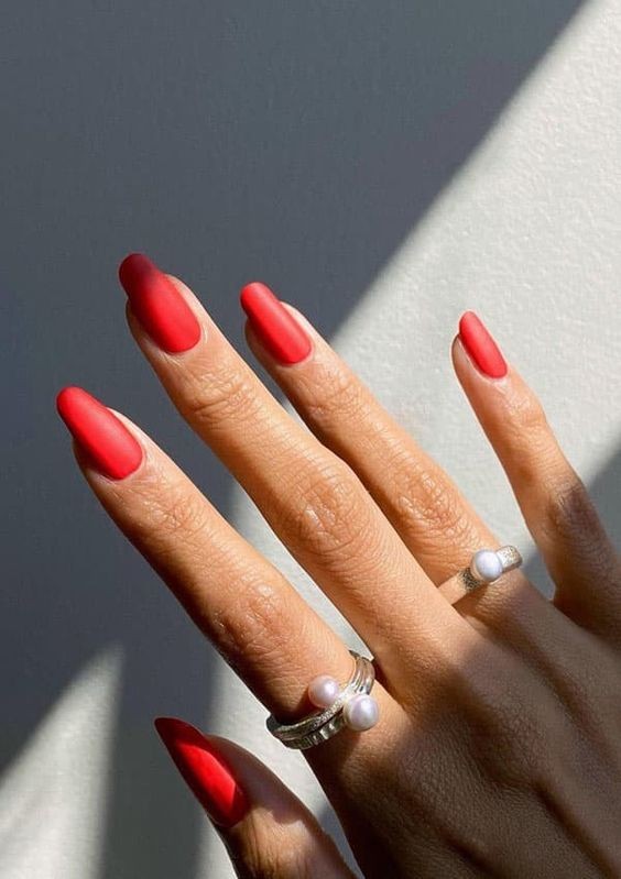 24 Manucures de Mariage Rouges pour Embellir vos Ongles 2