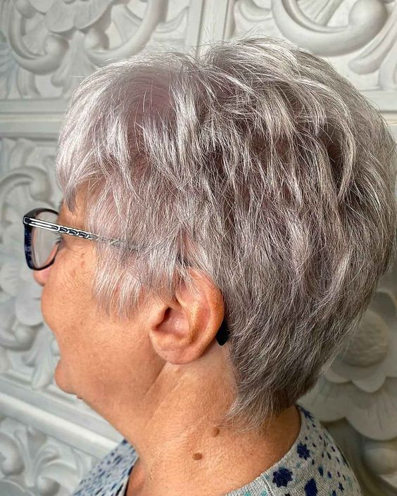 Quelle coupe de cheveux après 60 ans ? 32