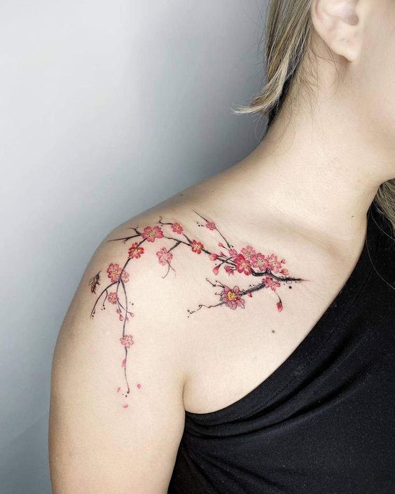 Tatouage Épaule Femme : 39 Idées & Significations 4 Tatouage Épaule Femme : 39 Idées & Significations 4