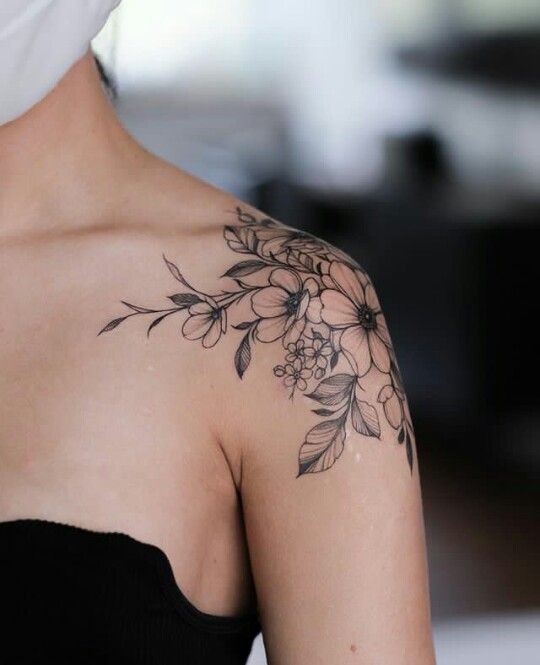 Tatouage Épaule Femme : 39 Idées & Significations 1