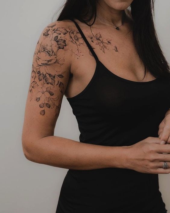 Tatouage Épaule Femme : 39 Idées & Significations 13
