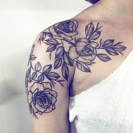 Tatouage Épaule Femme : 39 Idées & Significations 36 Tatouage Épaule Femme : 39 Idées & Significations 36
