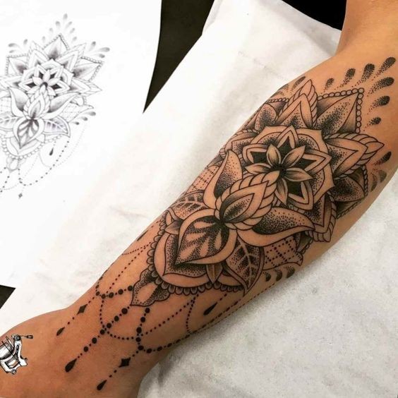 19 belles idées de tatouages mandala pour femme 15