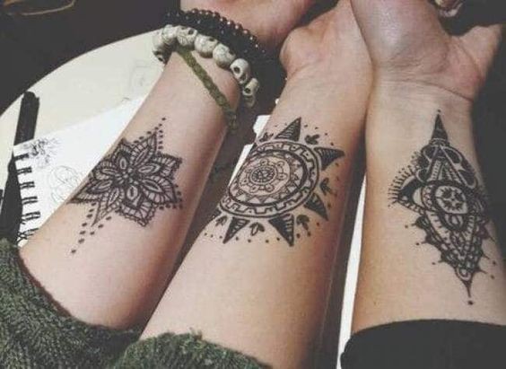 19 belles idées de tatouages mandala pour femme 16