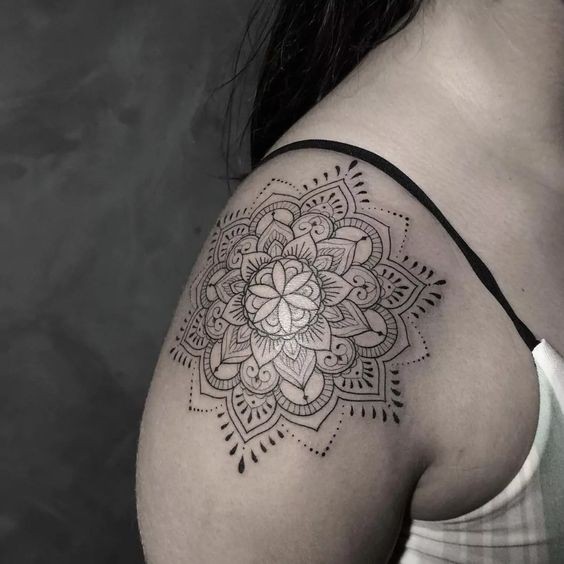 21 Tatouages Mandala Géométriques Pour S'inspirer 1