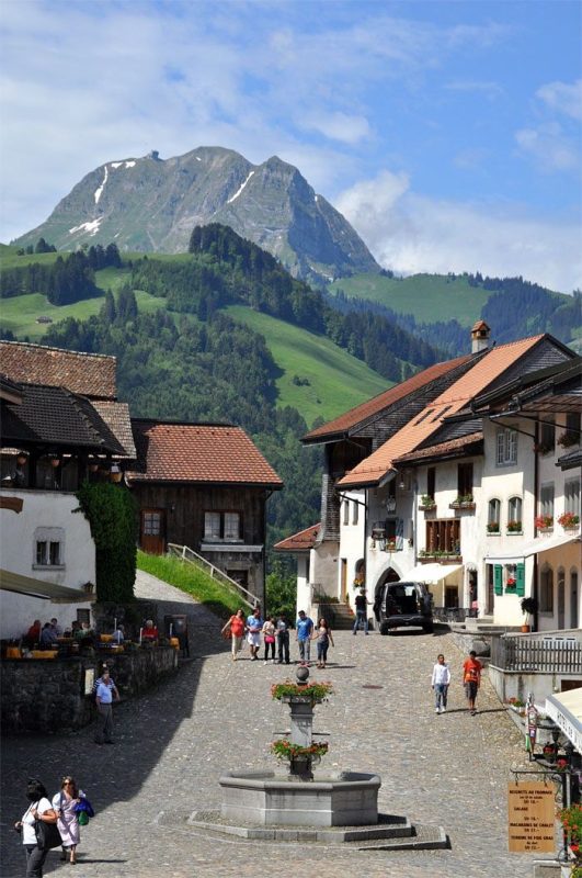 Top 10 des villages pittoresques pour une escapade romantique 7